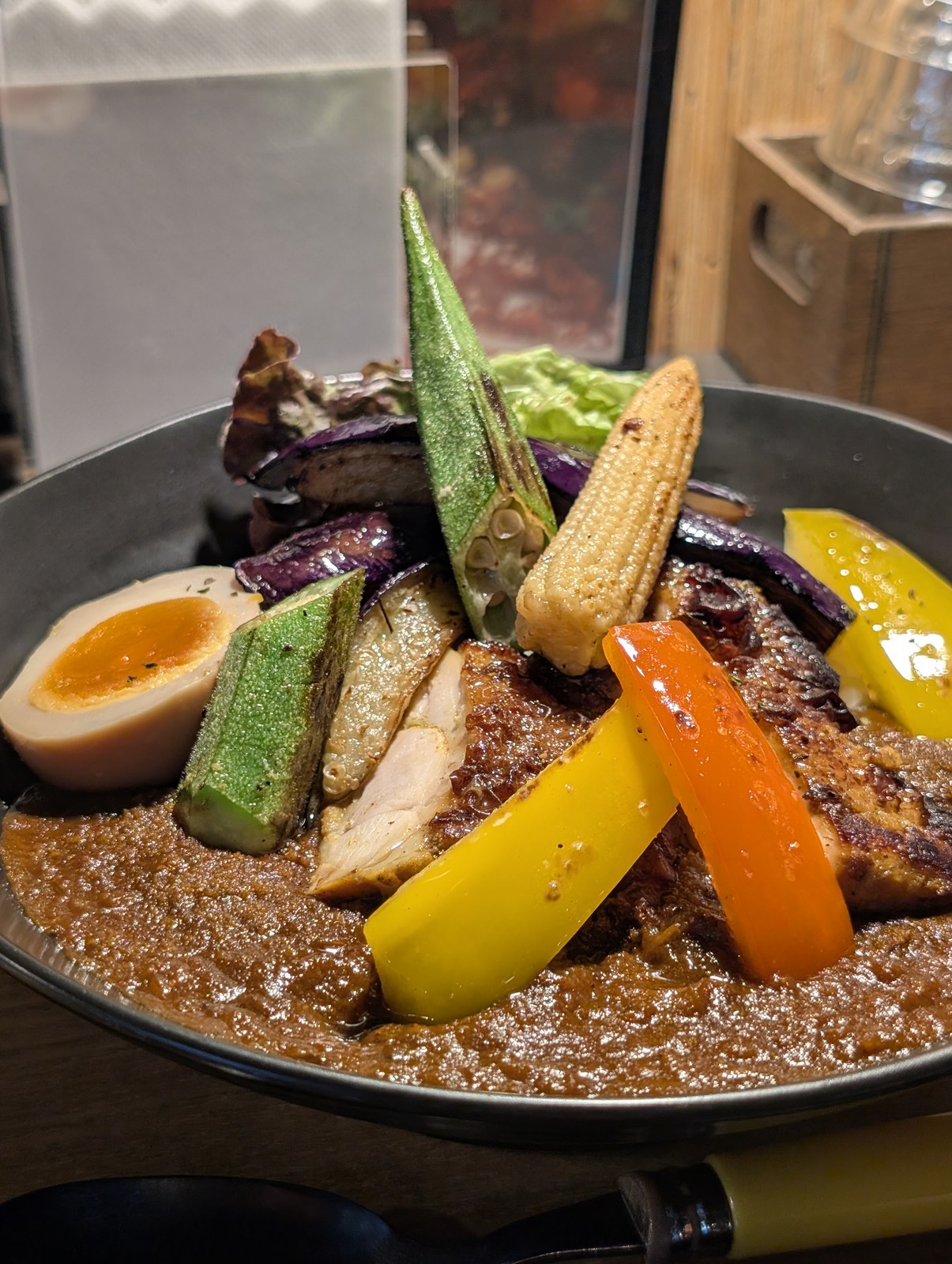 夏野菜が山盛りのスパイスカレー、サマーオブラブ