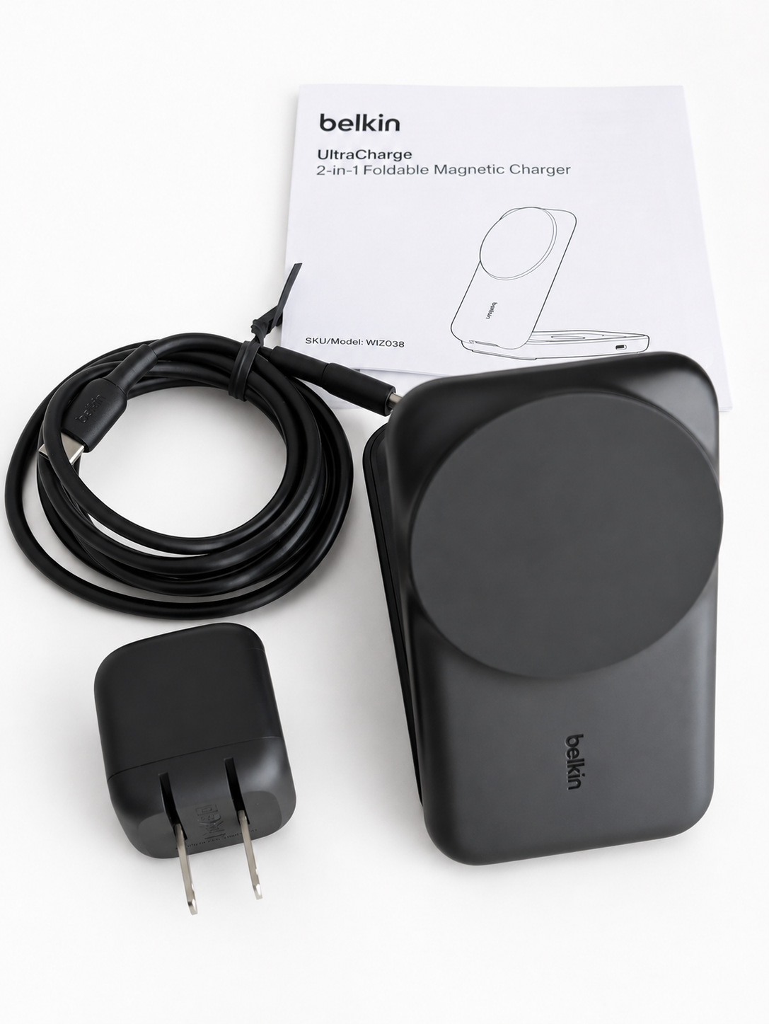 Belkin充電器の付属品。本体、ACアダプタ、USB-Cケーブル、説明書